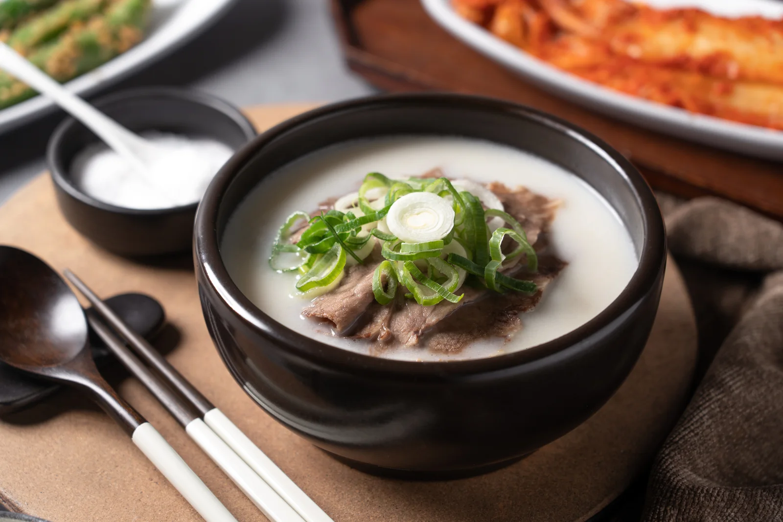 파를 올린 설렁탕 한 그릇